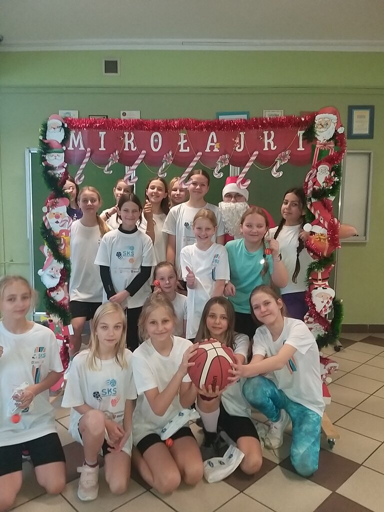 Mikołajki w drużynie koszykarek OKSIR Witkowo